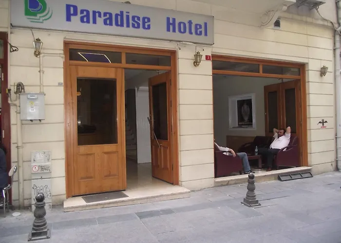 Paradise ホテル 3*